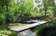 植物配置標(biāo)準(zhǔn)：“先高后低，先內(nèi)后外”